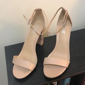 Gorgeous beige heel